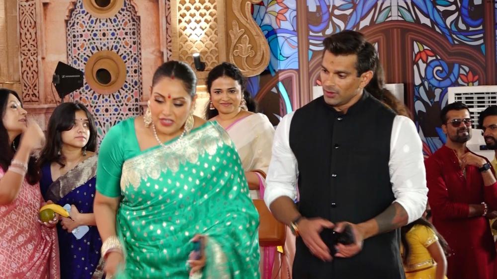 bipasha-basu-and-karan-singh-grover-celebrate-durga-puja-with-joy-and-devotion